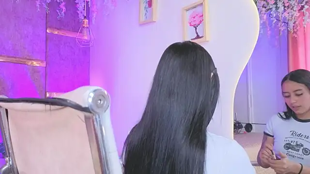 AuroraLanee  online show from 12/18/25, 08:01