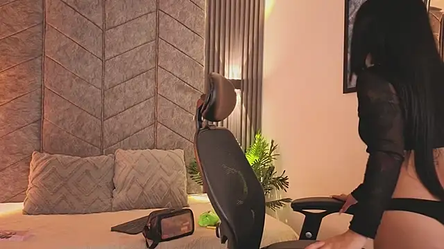 AuroraLanee  online show from 11/18/25, 07:28