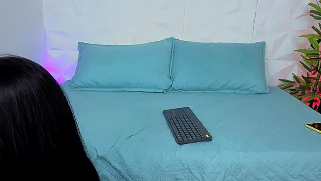 AuroraLanee  online show from 11/22/25, 07:57