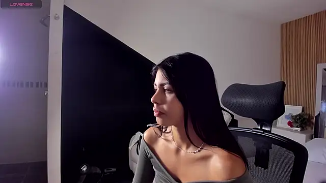 ZarinaWynne online show from 04/06/26, 01:45