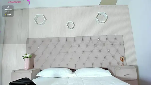 ZarinaWynne online show from 05/11/26, 01:34