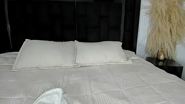 ZarinaWynne online show from 05/03/26, 01:15