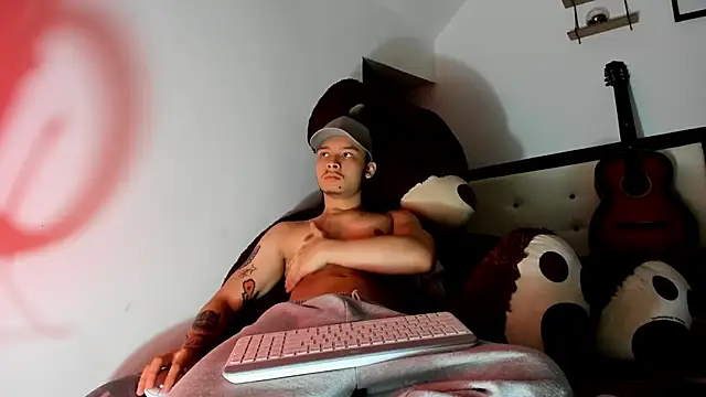 Snapshot of Zeus_Jeff chatting on 12/03/25, 08:08 Zeus Jeff online show from 12/03/25, 08:08