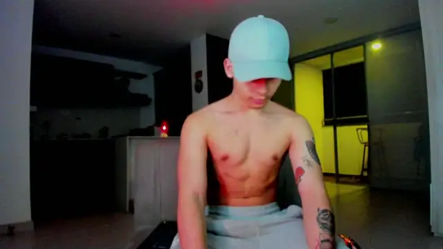 Snapshot of Zeus_Jeff chatting on 12/20/25, 03:31 Zeus Jeff online show from 12/20/25, 03:31