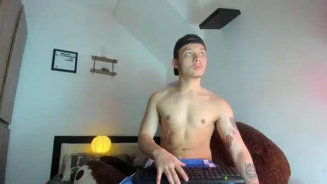 Snapshot of Zeus_Jeff chatting on 01/17/26, 09:51 Zeus Jeff online show from 01/17/26, 09:51