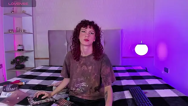 AliceMadnes online show from 12/21/25, 03:25