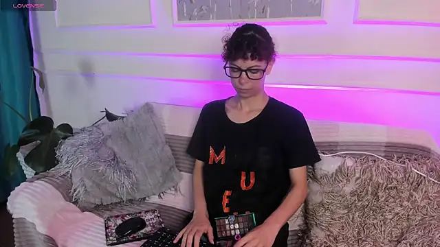 AliceMadnes online show from 02/15/26, 01:32