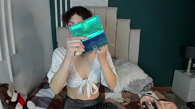 AliceMadnes online show from 11/26/25, 03:17