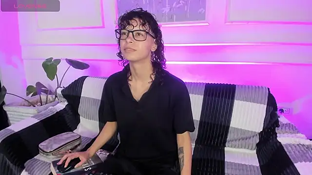 AliceMadnes online show from 03/07/26, 04:23