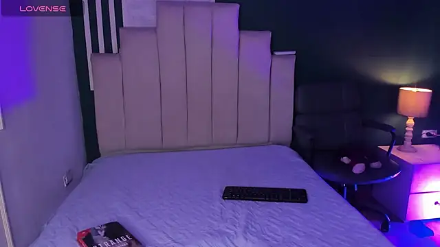 AliceMadnes online show from 11/16/25, 06:34