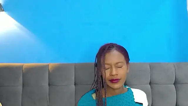 Aliis Love online show from 11/18/25, 01:36