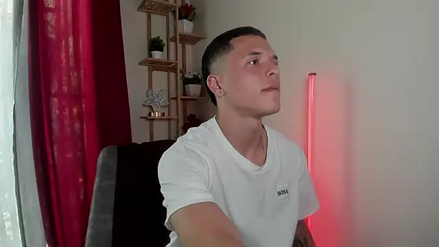 Snapshot of damian_vega13 chatting on 11/07/25, 06:01 damian vega13 online show from 11/07/25, 06:01