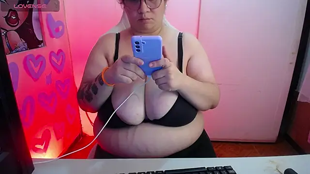 Snapshot of kattybbwbigboobs_ chatting on 07/11/26, 12:33 kattybbwbigboobs online show from 07/11/26, 12:33