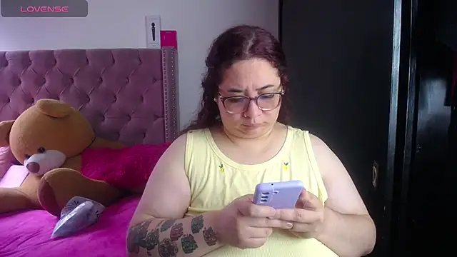 Snapshot of kattybbwbigboobs_ chatting on 06/18/26, 06:02 kattybbwbigboobs online show from 06/18/26, 06:02