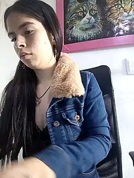 Snapshot of emilygrooe chatting on 03/04/26, 03:53 emilygrooe online show from 03/04/26, 03:53