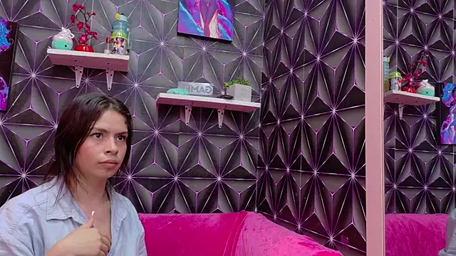 emilygrooe online show from 11/17/25, 08:46