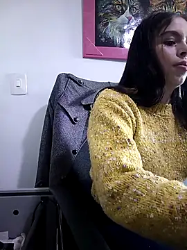 Snapshot of emilygrooe chatting on 02/17/26, 08:39 emilygrooe online show from 02/17/26, 08:39