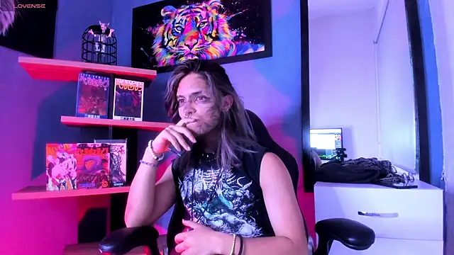 luxiel  online show from 12/04/25, 10:42