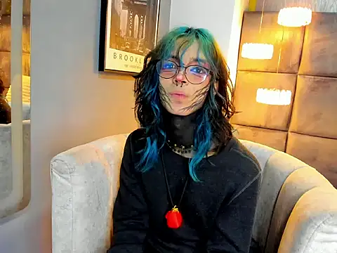 luxiel  online show from 03/31/26, 09:06