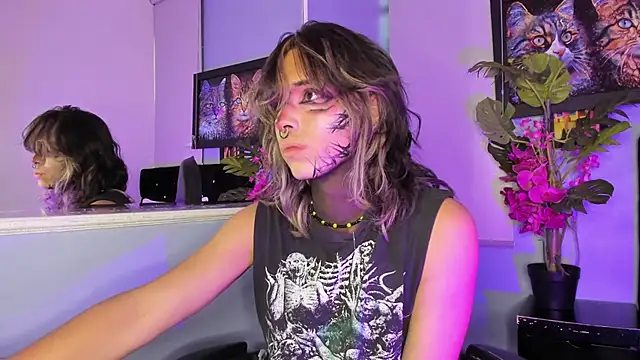 luxiel  online show from 11/26/25, 10:43