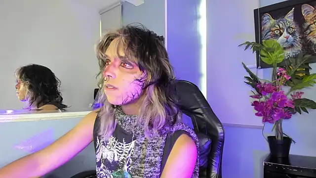 luxiel  online show from 11/24/25, 09:04