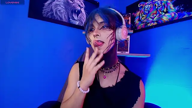 luxiel  online show from 03/17/26, 10:46