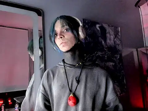 luxiel  online show from 04/18/26, 05:10