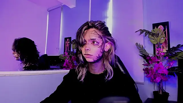 luxiel  online show from 12/02/25, 07:59