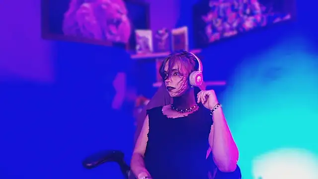 luxiel  online show from 03/24/26, 09:48