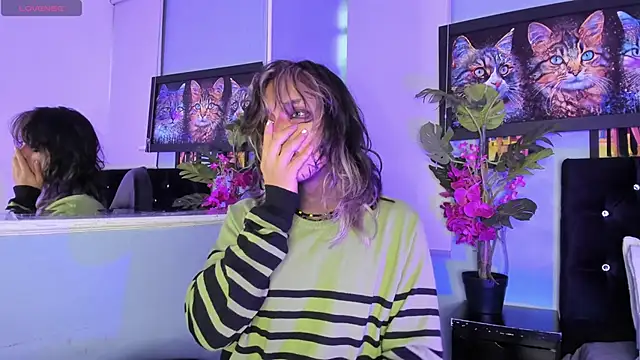 luxiel  online show from 11/27/25, 10:21