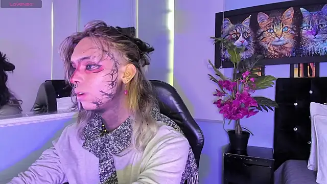 luxiel  online show from 11/18/25, 09:29