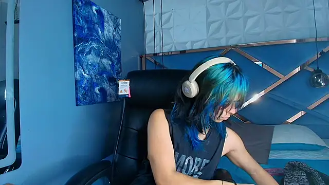 luxiel  online show from 04/28/26, 09:30