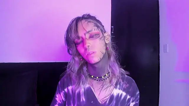 luxiel  online show from 11/15/25, 10:47