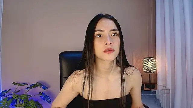 Snapshot of MissEmma__ chatting on 12/04/25, 10:03 MissEmma online show from 12/04/25, 10:03