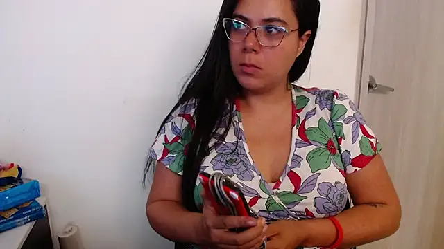 Snapshot of LorieFerrer chatting on 03/07/25, 04:22 LorieFerrer online show from 03/07/25, 04:22