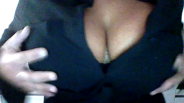 Snapshot of cleo094 chatting on 11/18/25, 01:54 cleo094 online show from 11/18/25, 01:54