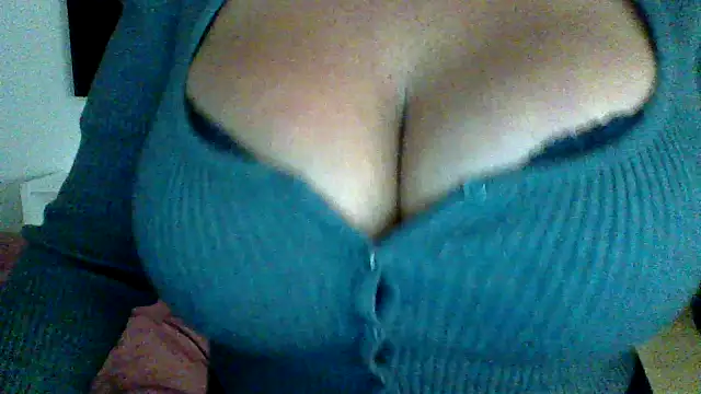 Snapshot of cleo094 chatting on 11/20/25, 02:12 cleo094 online show from 11/20/25, 02:12