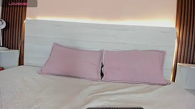 esmeralda 4  online show from 11/07/25, 08:46