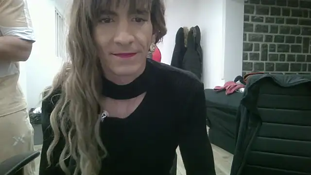 Snapshot of samia42 chatting on 11/16/25, 10:02 samia42 online show from 11/16/25, 10:02