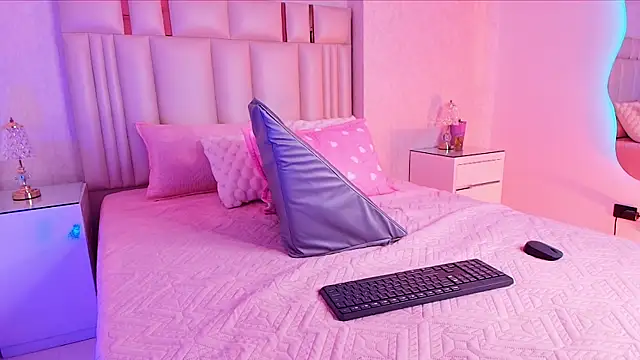 alanarose18 online show from 11/20/25, 07:14