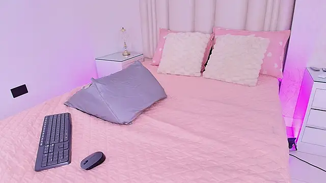 alanarose18 online show from 05/23/26, 07:24