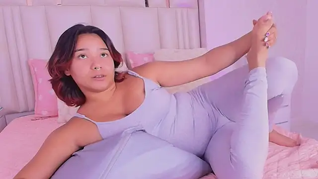 alanarose18 online show from 06/03/26, 07:07