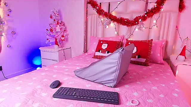 alanarose18 online show from 12/14/25, 07:19