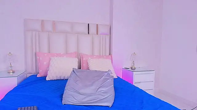 alanarose18 online show from 04/14/26, 07:19