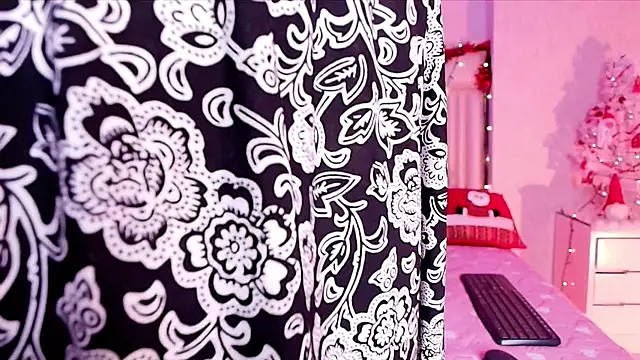 alanarose18 online show from 11/24/25, 07:14