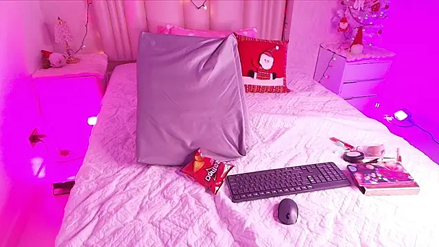 alanarose18 online show from 12/05/25, 07:34