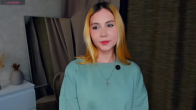 Snapshot of LilyMaiorano chatting on 11/07/25, 06:51 LilyMaiorano online show from 11/07/25, 06:51