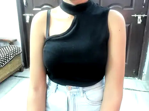 Snapshot of Cute-alishaa chatting on 12/19/25, 01:42 Cute-alishaa online show from 12/19/25, 01:42