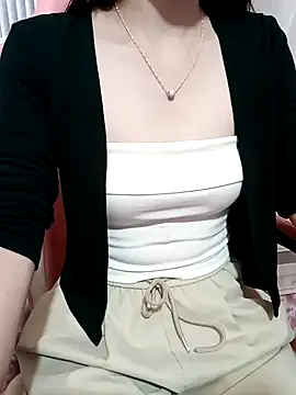 Snapshot of Ella039 chatting on 12/05/25, 05:06 Ella039 online show from 12/05/25, 05:06