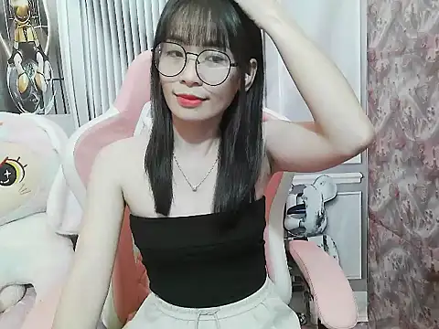 Snapshot of Ella039 chatting on 12/17/25, 05:23 Ella039 online show from 12/17/25, 05:23